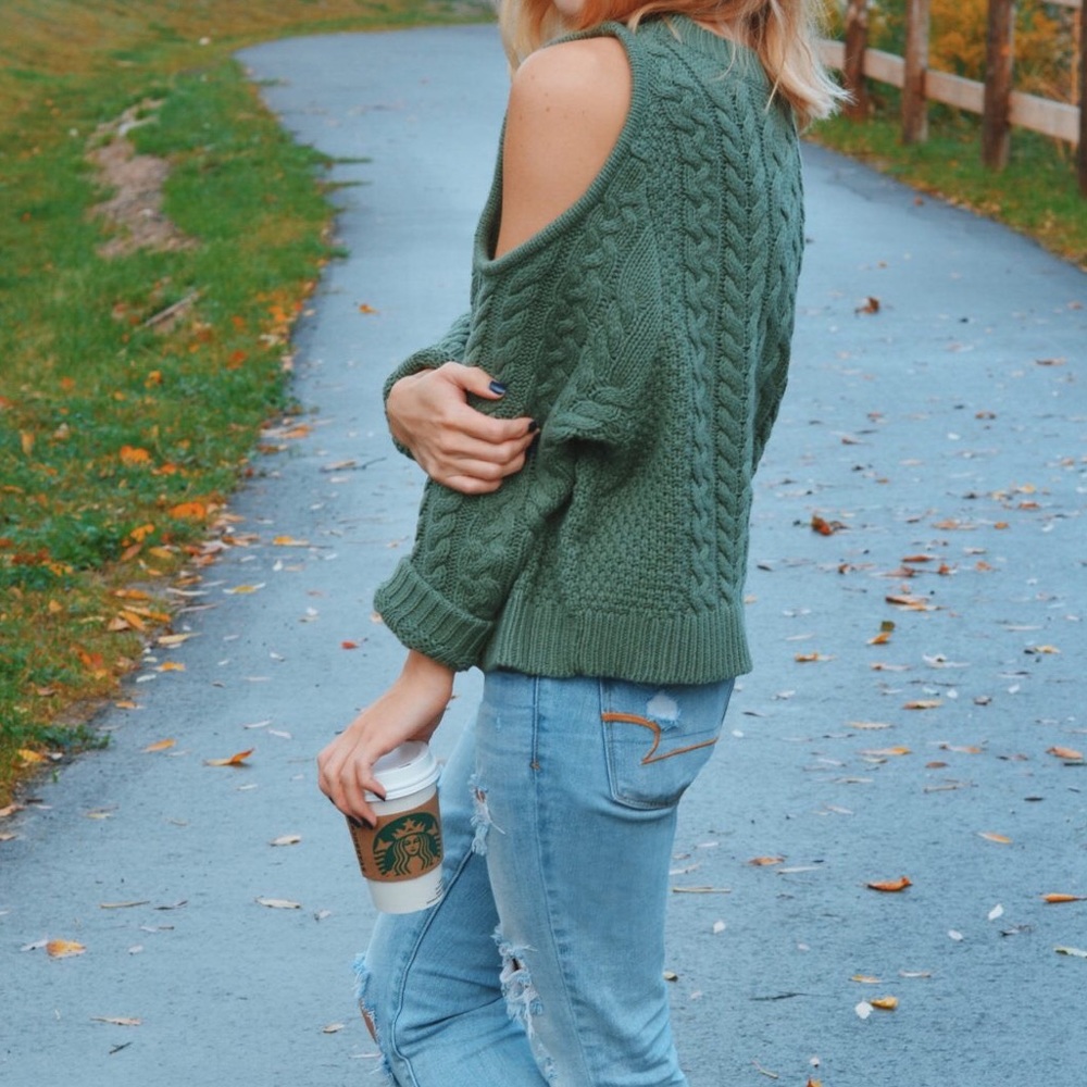 LIKE NEW Aerie “Cold Shoulder” Sweater